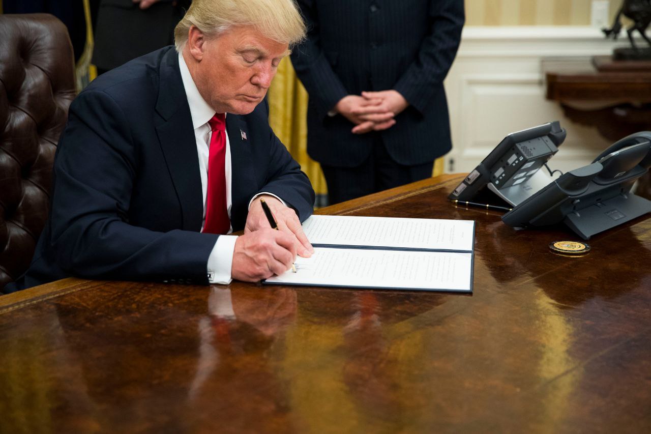 Обещания выполнены: Трамп снимает санкции с Сирии в рамках исторического разворота США