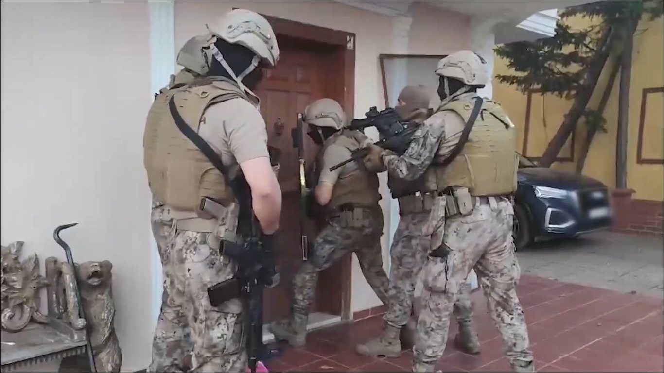 Mass Raids in Turkey Target Syrian Money Transfer Offices