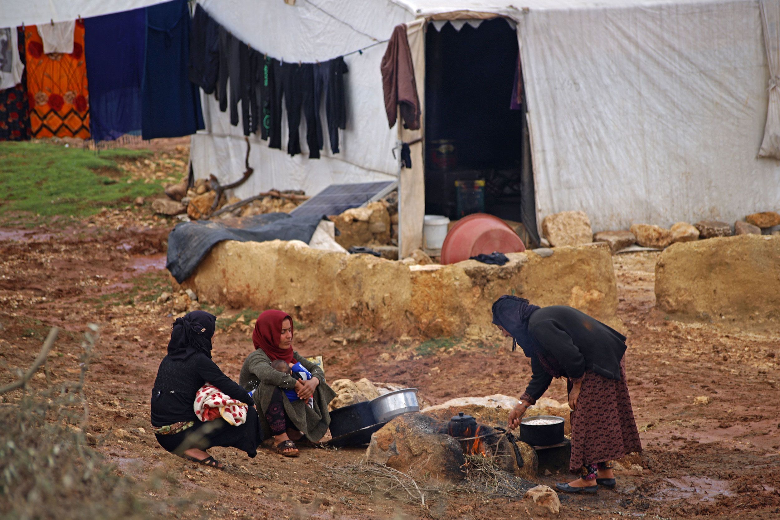 HAC Denies IDPs in Idlib Camps Made Homeless