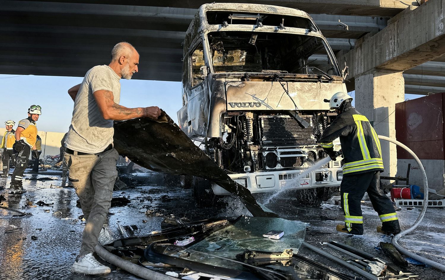 Car Bombing in Azaz Results in Casualties Amid Missile Barrage
