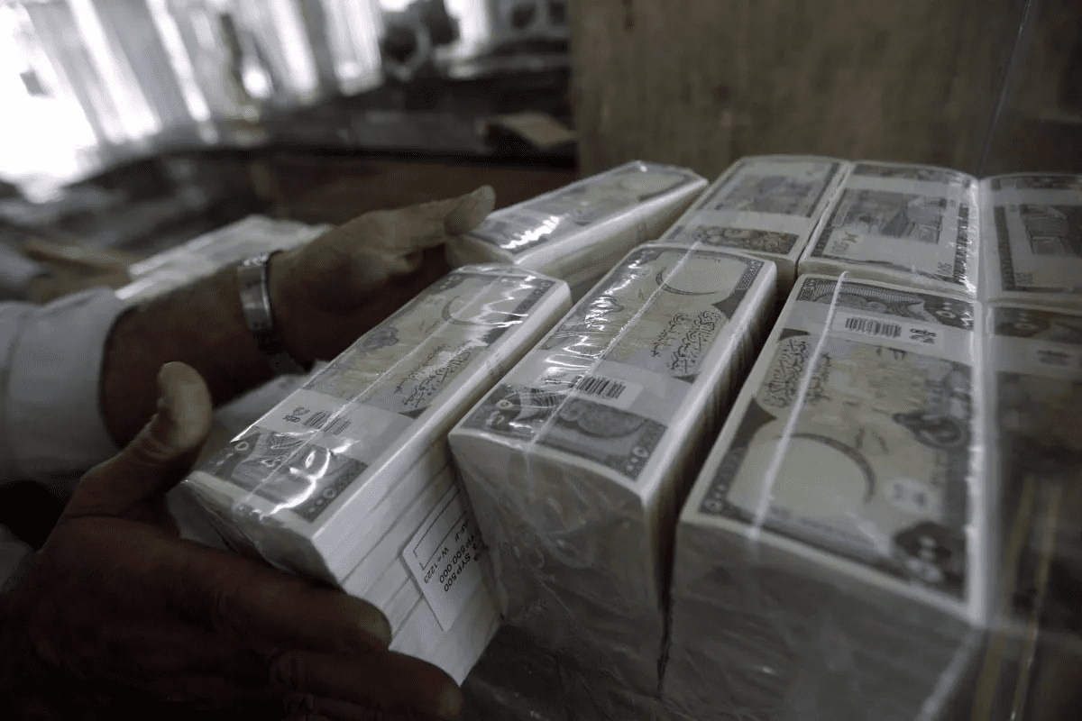 Assad Regime Seizes Money Accusing Owners of Illegal Money Transfer