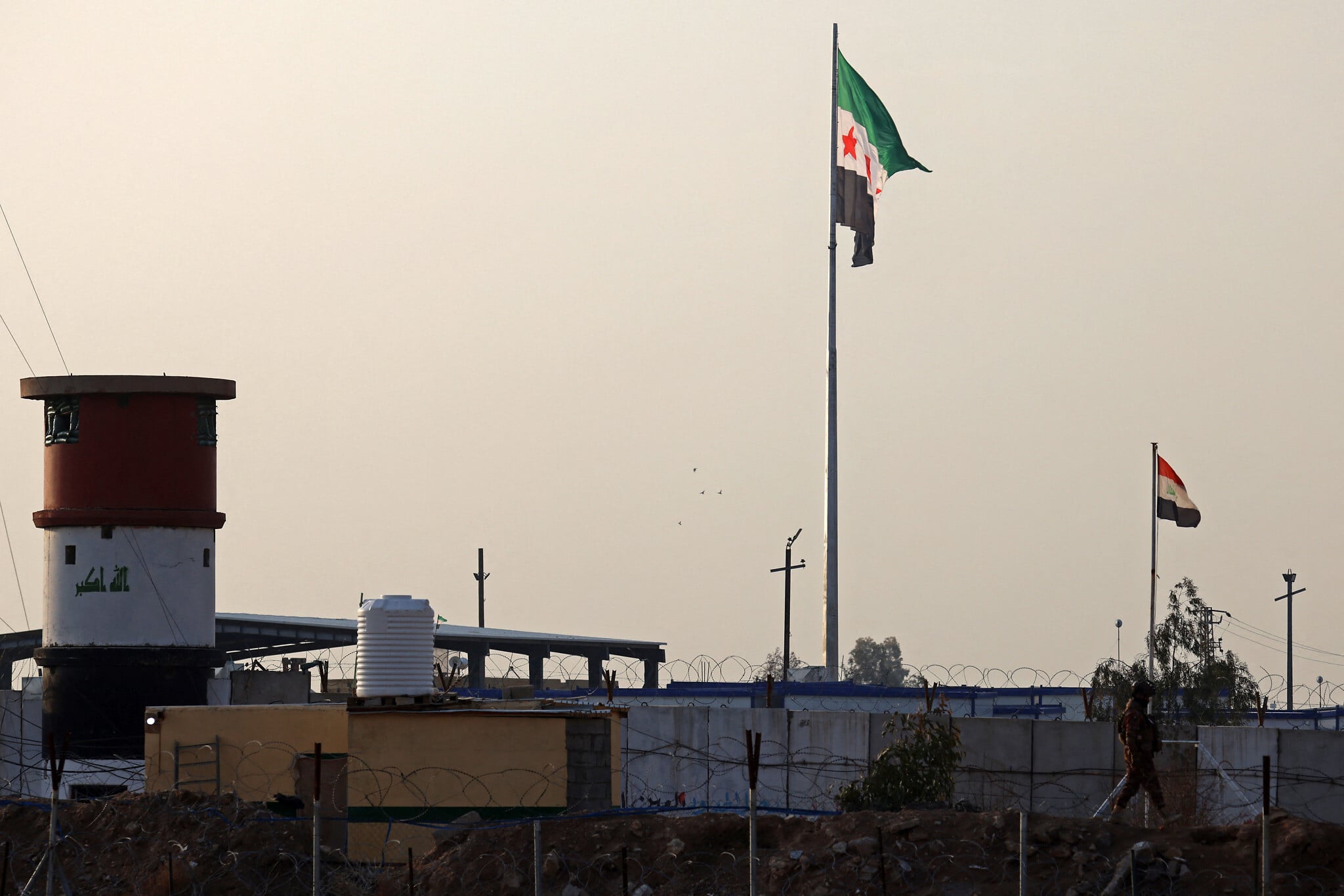 Iraq Begins Receiving ISIS Detainees From Syria