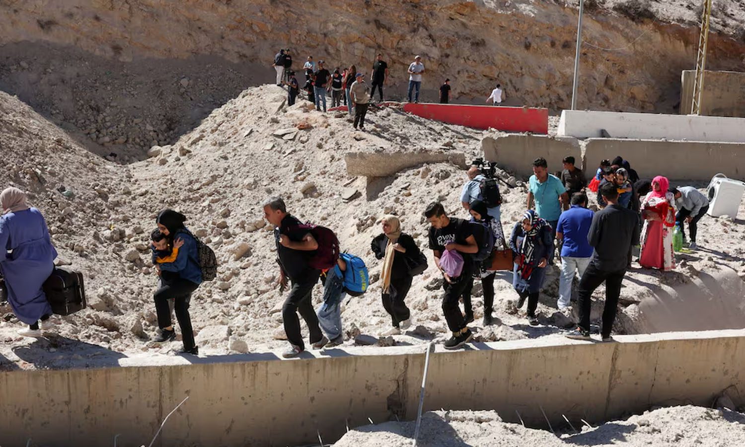 Assad Exploits Lebanon Crisis for Political and Economic Gain